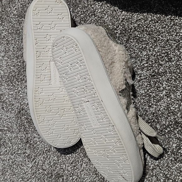 UNIONBAY Cream and Silver Sneakers with Fuzzy Texture and Star Design - Picture 2 of 3